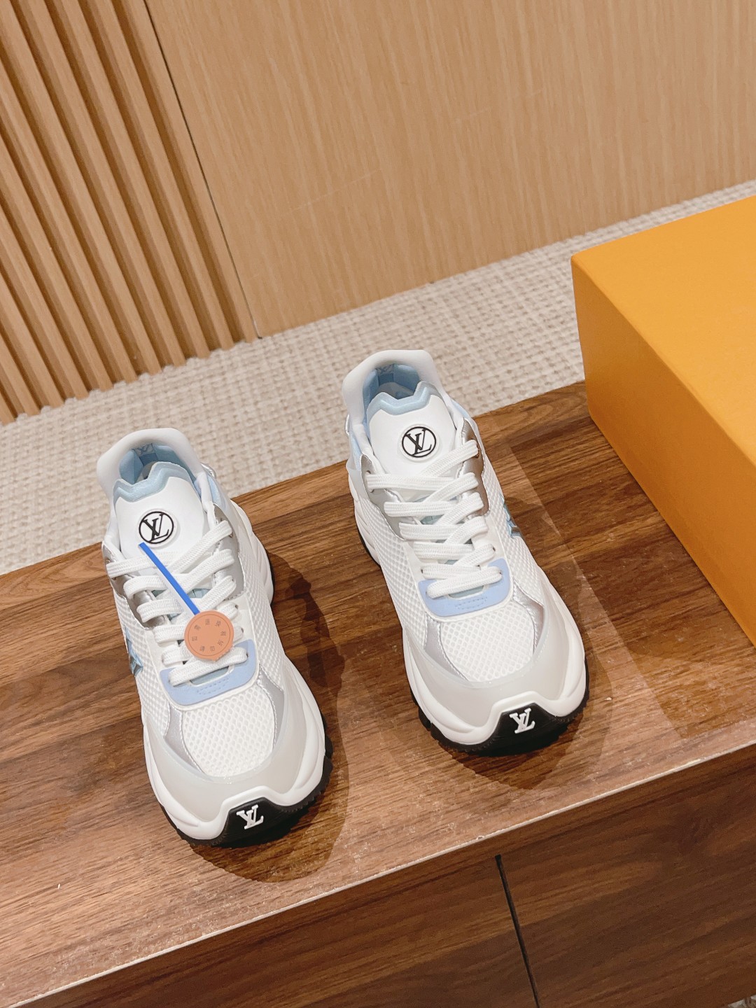 l**is V*t*n run55 sneakers(eu35-eu41)