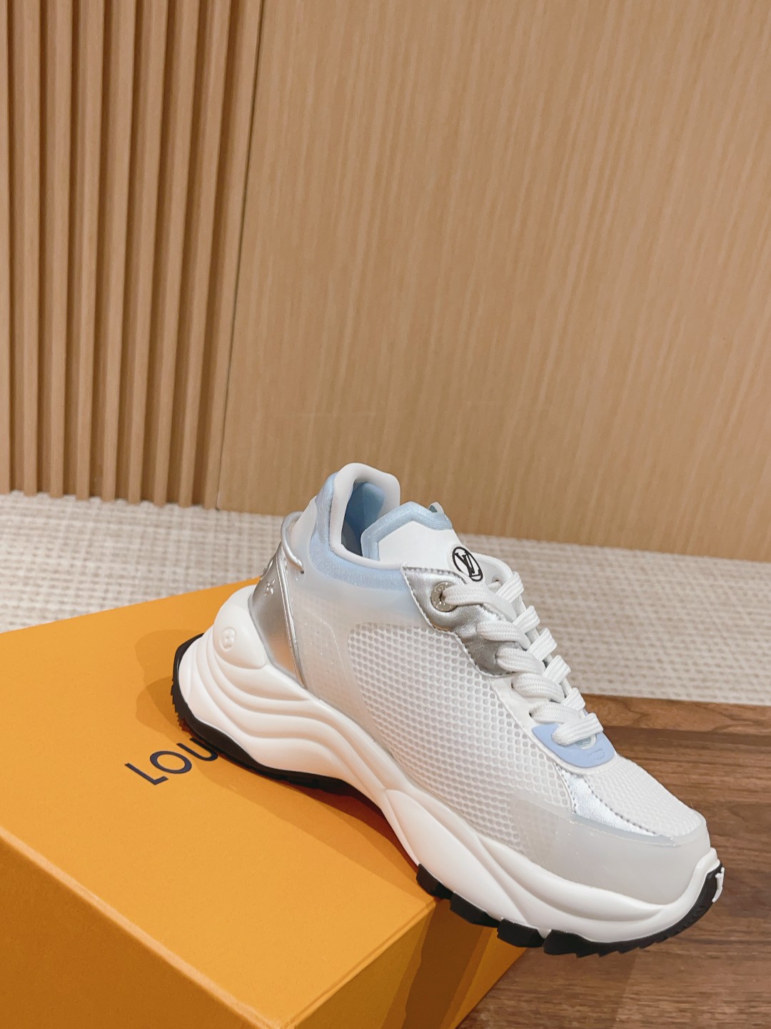 l**is V*t*n run55 sneakers(eu35-eu41)