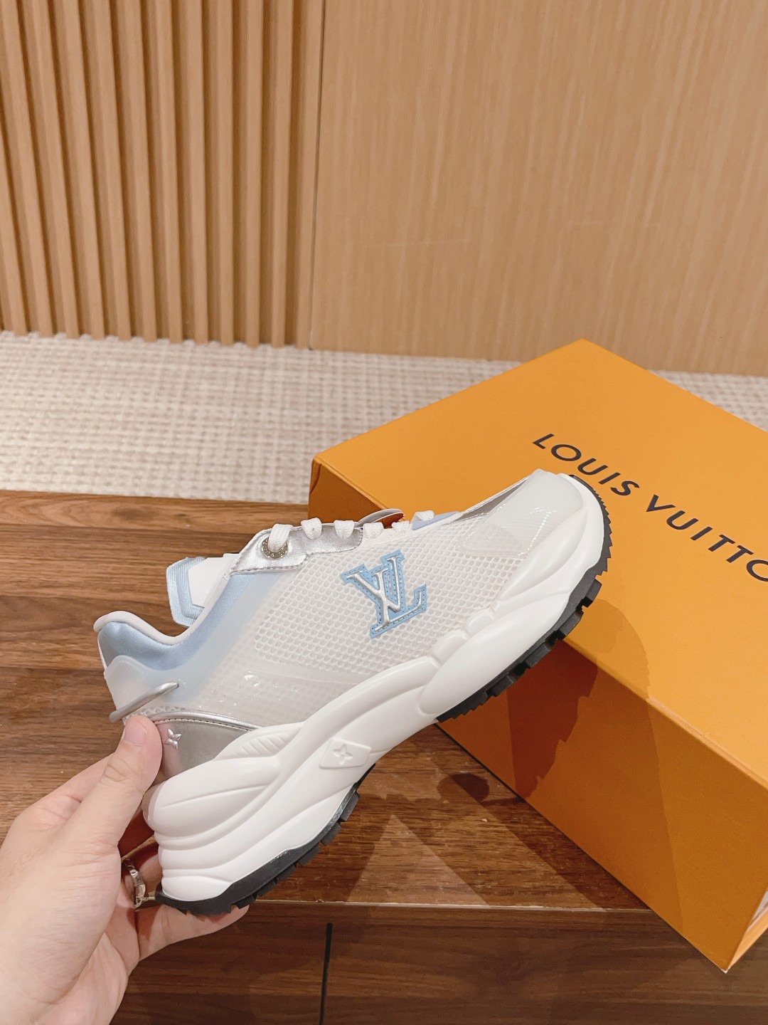 l**is V*t*n run55 sneakers(eu35-eu41)