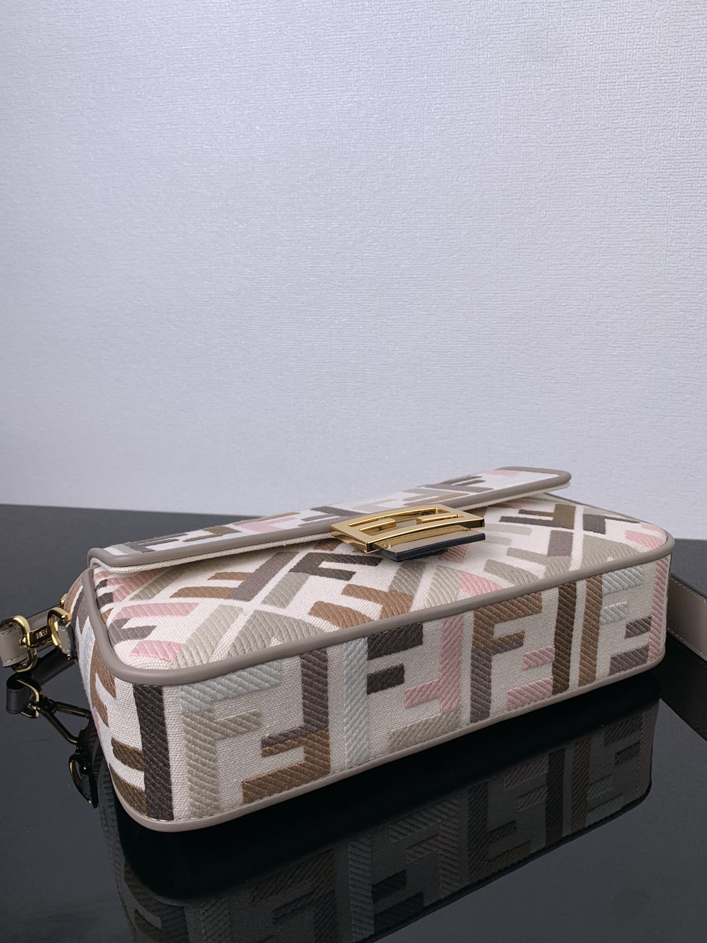 F**di baguette bag-26x15x6cm