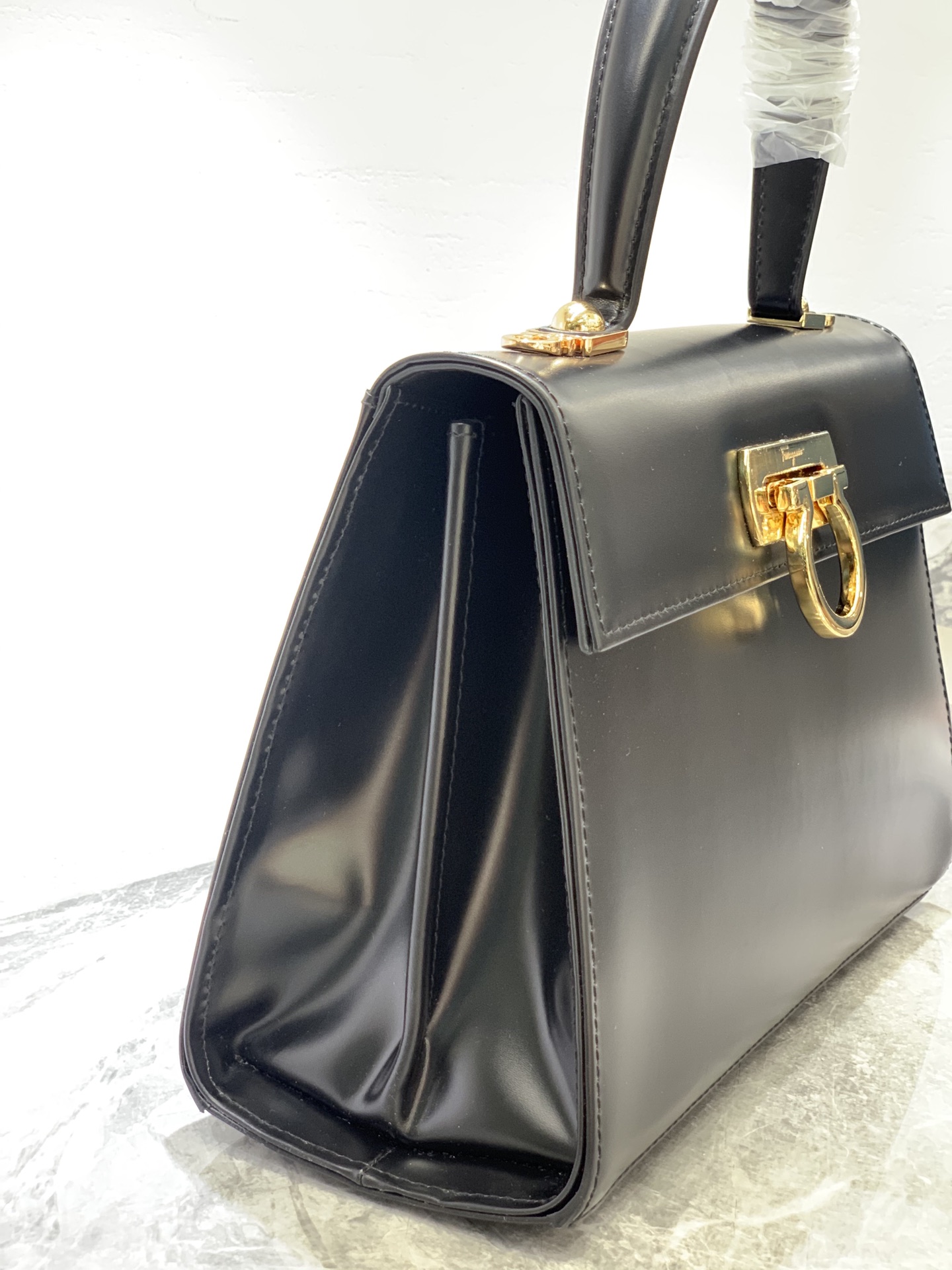 Ferragamo Tote-27×20×10CM