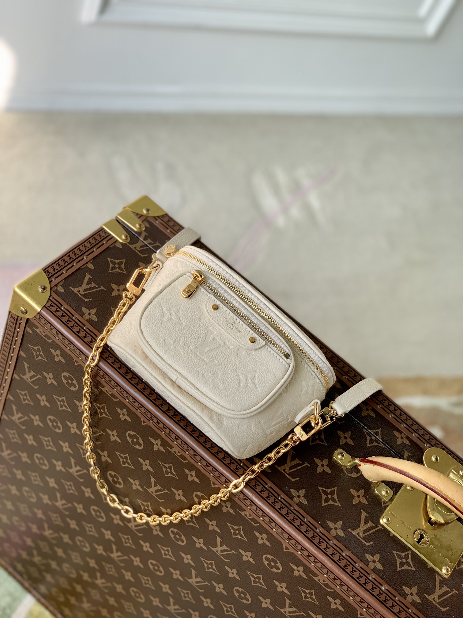 l**is V*t*n mini bumbag-17 x 12 x 9.5cm