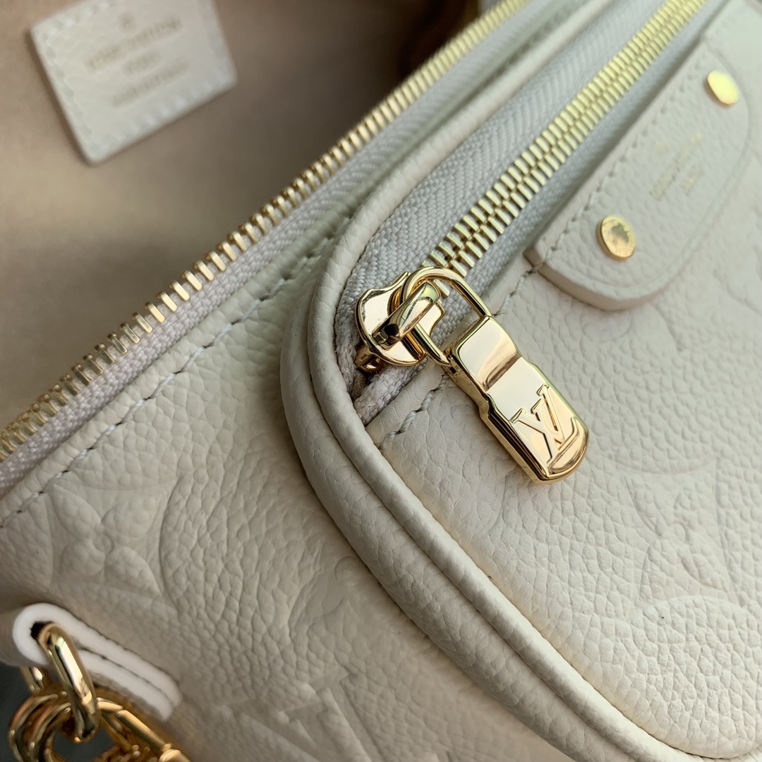 l**is V*t*n mini bumbag-17 x 12 x 9.5cm