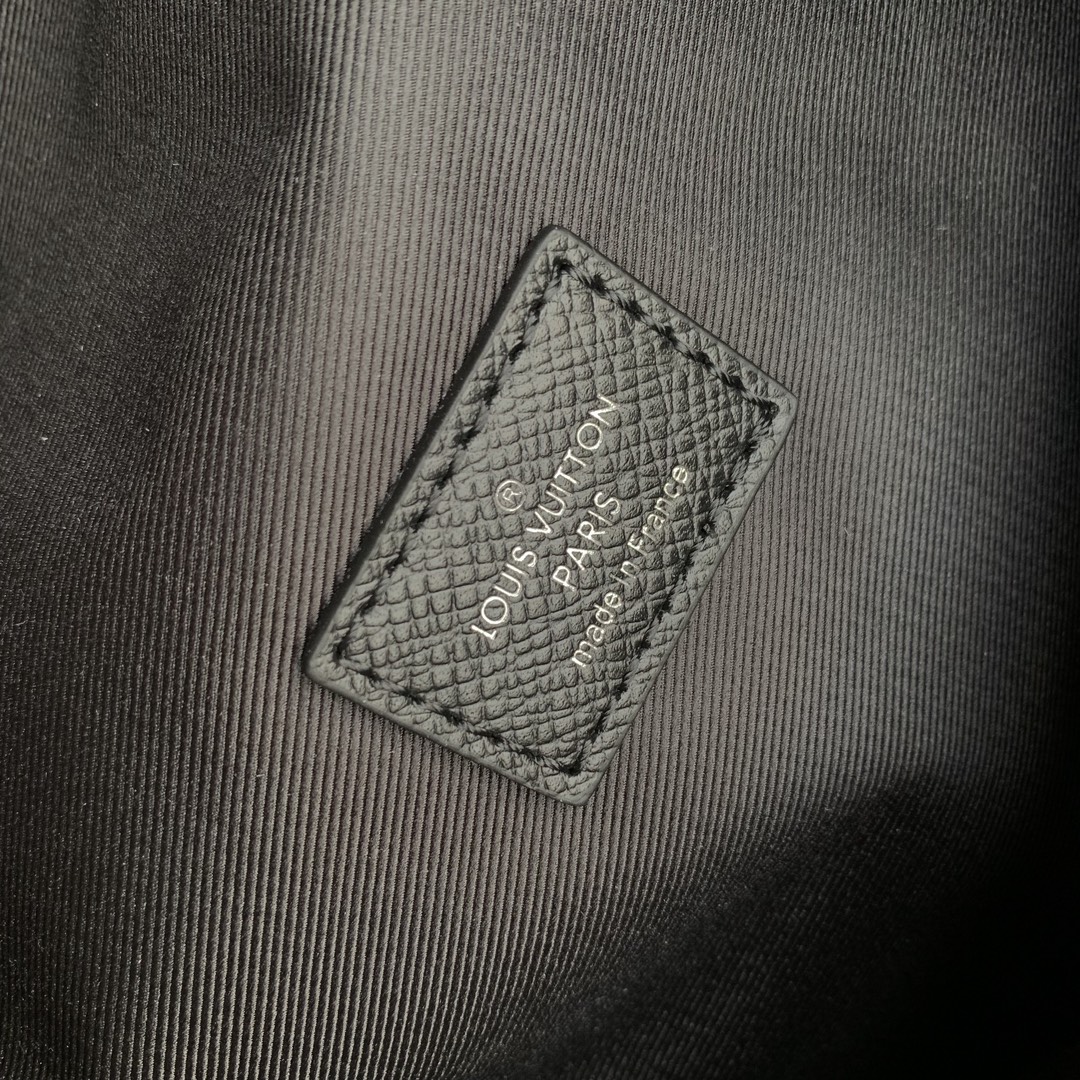 l**is V*t*n discovery backpsck-m31033-29*38*20cm