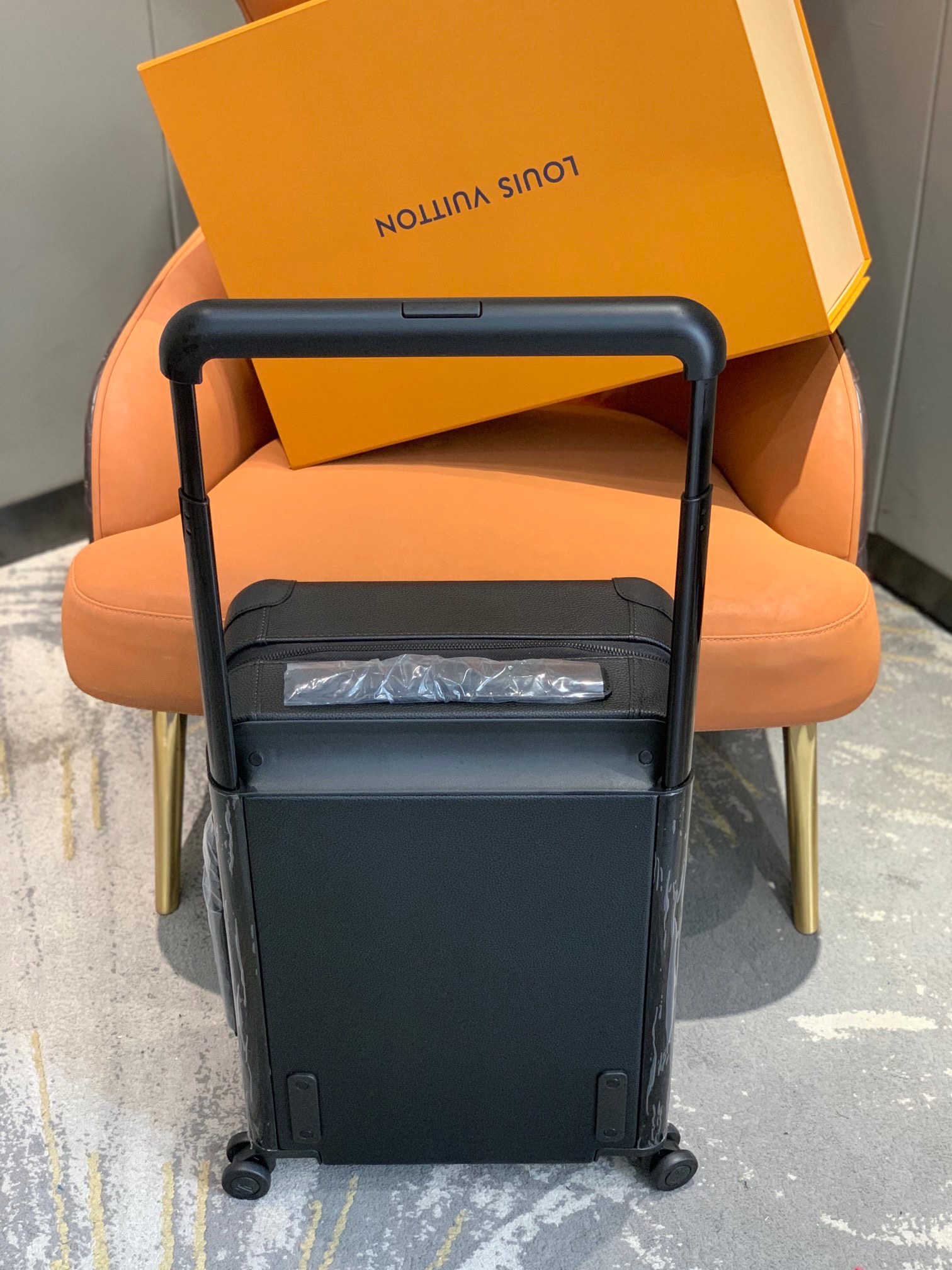 l**is V*t*n horizon 55-‭38*55*21cm