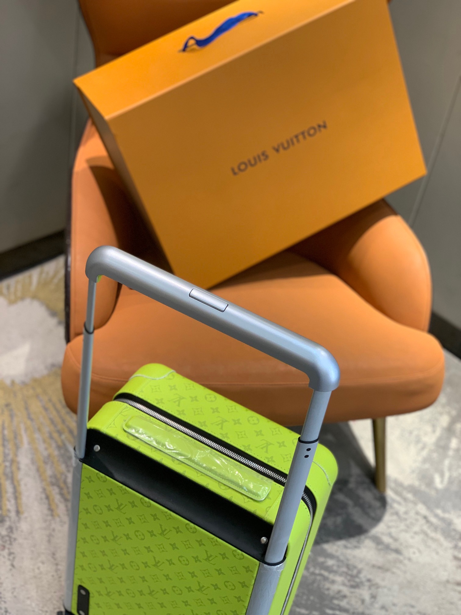 l**is V*t*n horizon 55-‭38*55*21cm