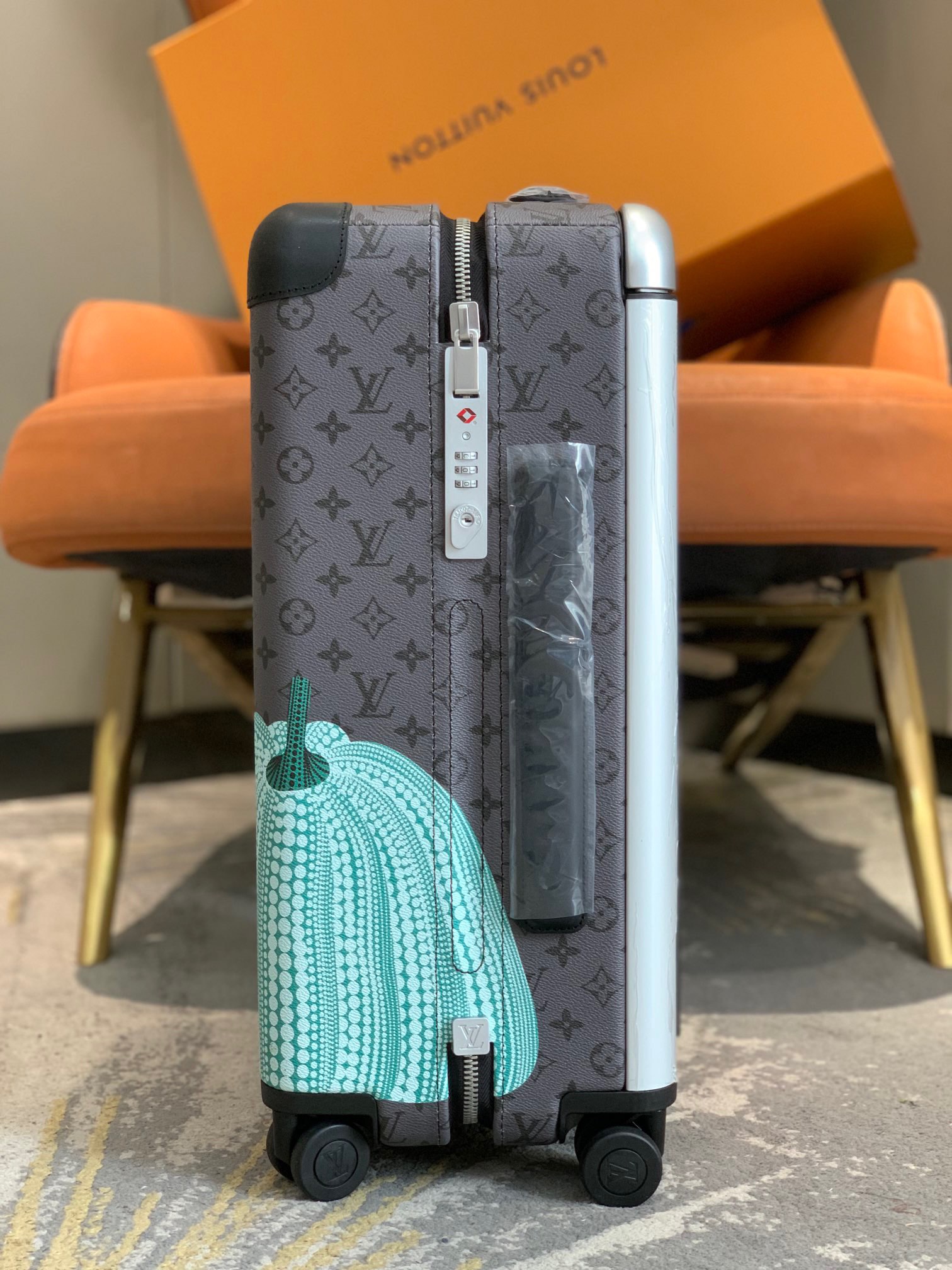 l**is V*t*n horizon 55-‭38*55*21cm