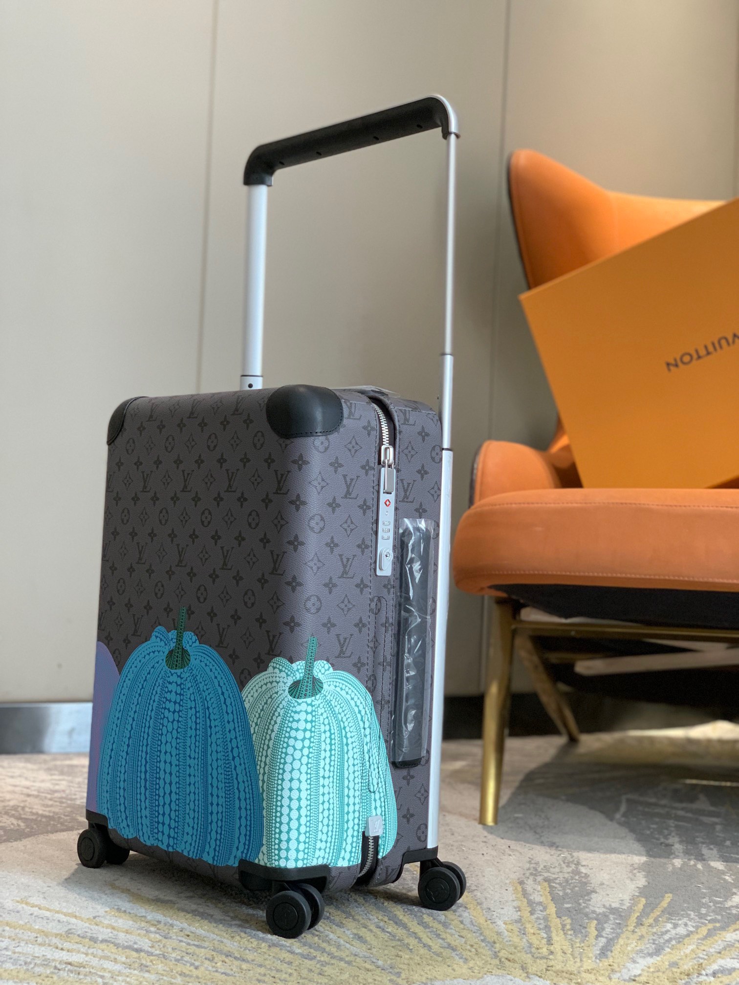 l**is V*t*n horizon 55-‭38*55*21cm