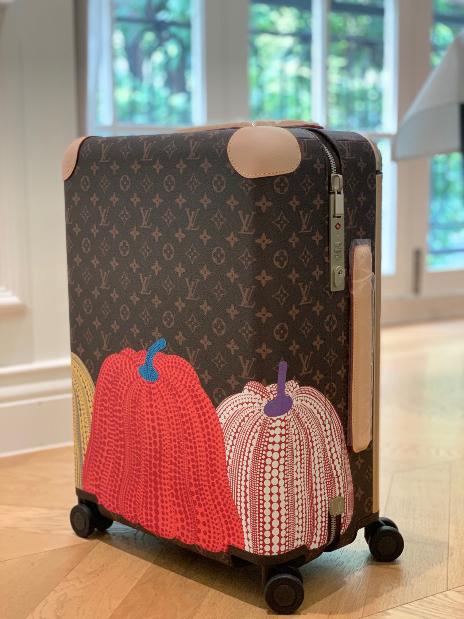 l**is V*t*n horizon 55-‭38*55*21cm