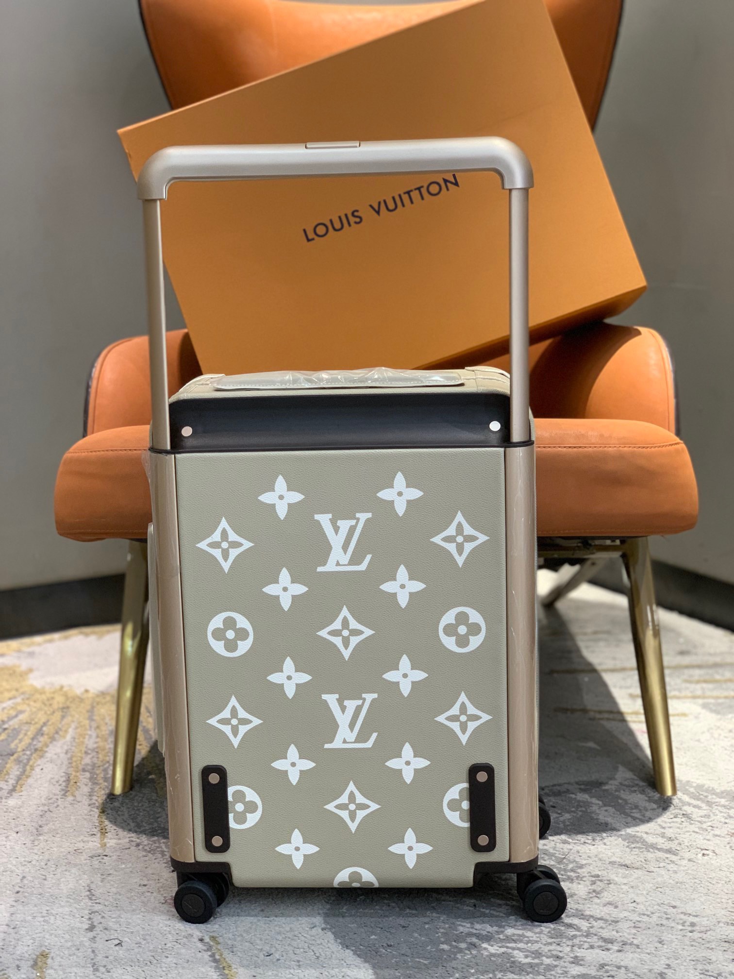 l**is V*t*n horizon 55-‭38*55*21cm