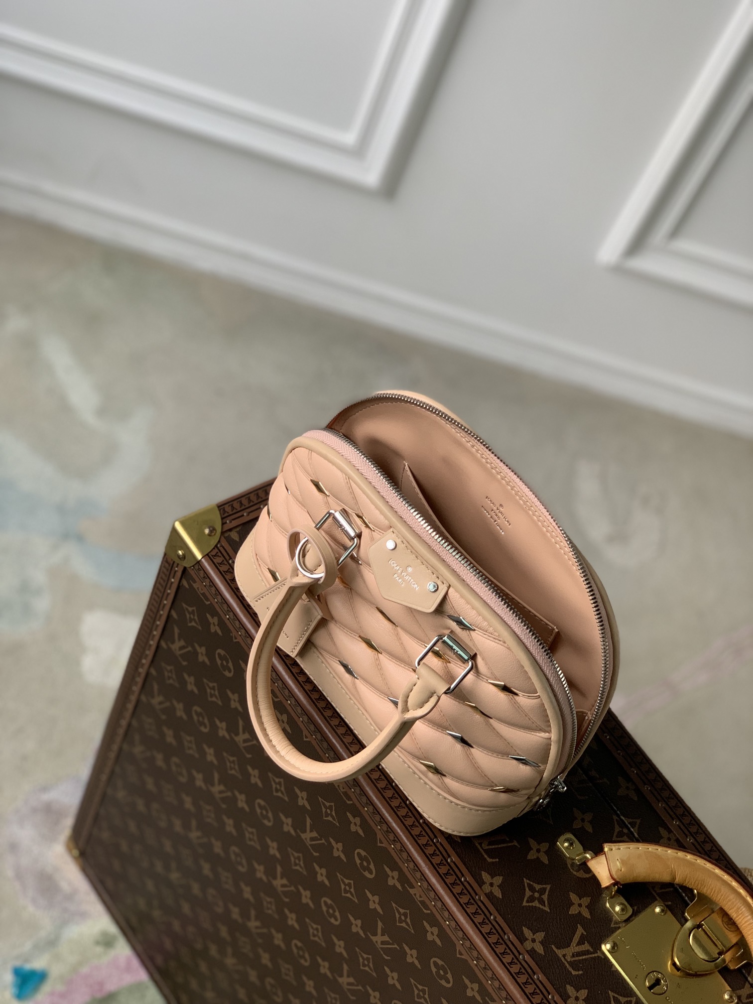 l**is V*t*n alma bb m24062-23.5 x 17.5 x 11.5cm