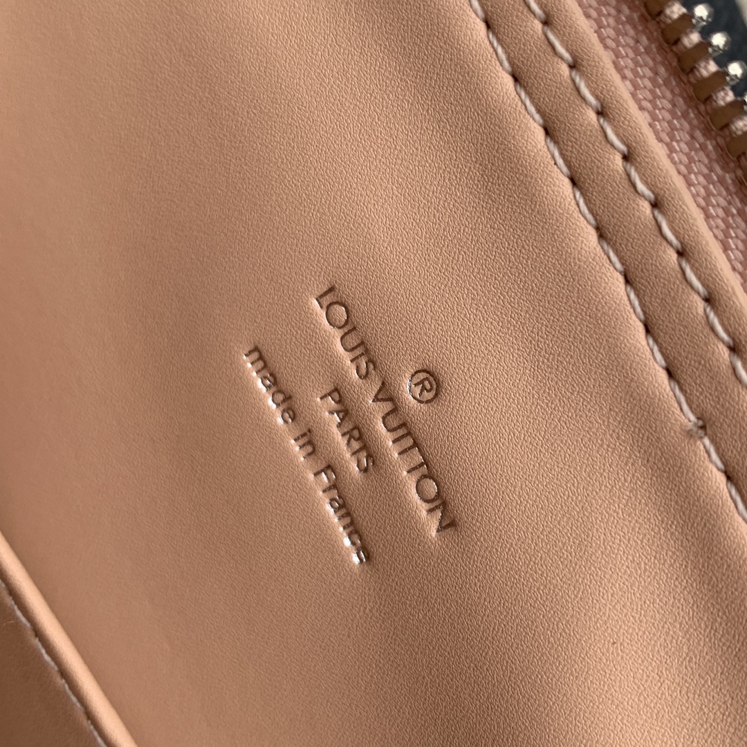 l**is V*t*n alma bb m24062-23.5 x 17.5 x 11.5cm