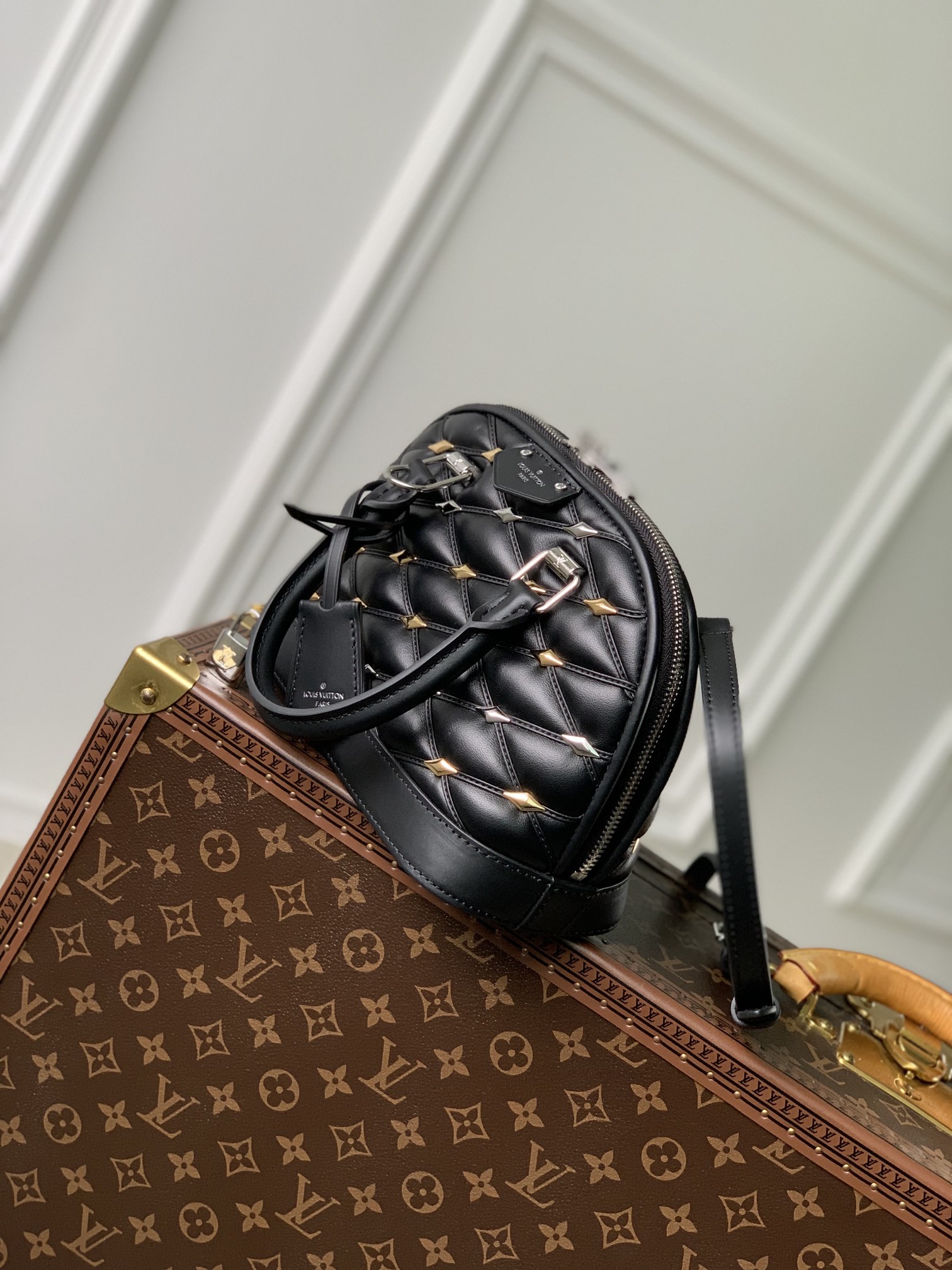 l**is V*t*n alma bb m24062-23.5 x 17.5 x 11.5cm