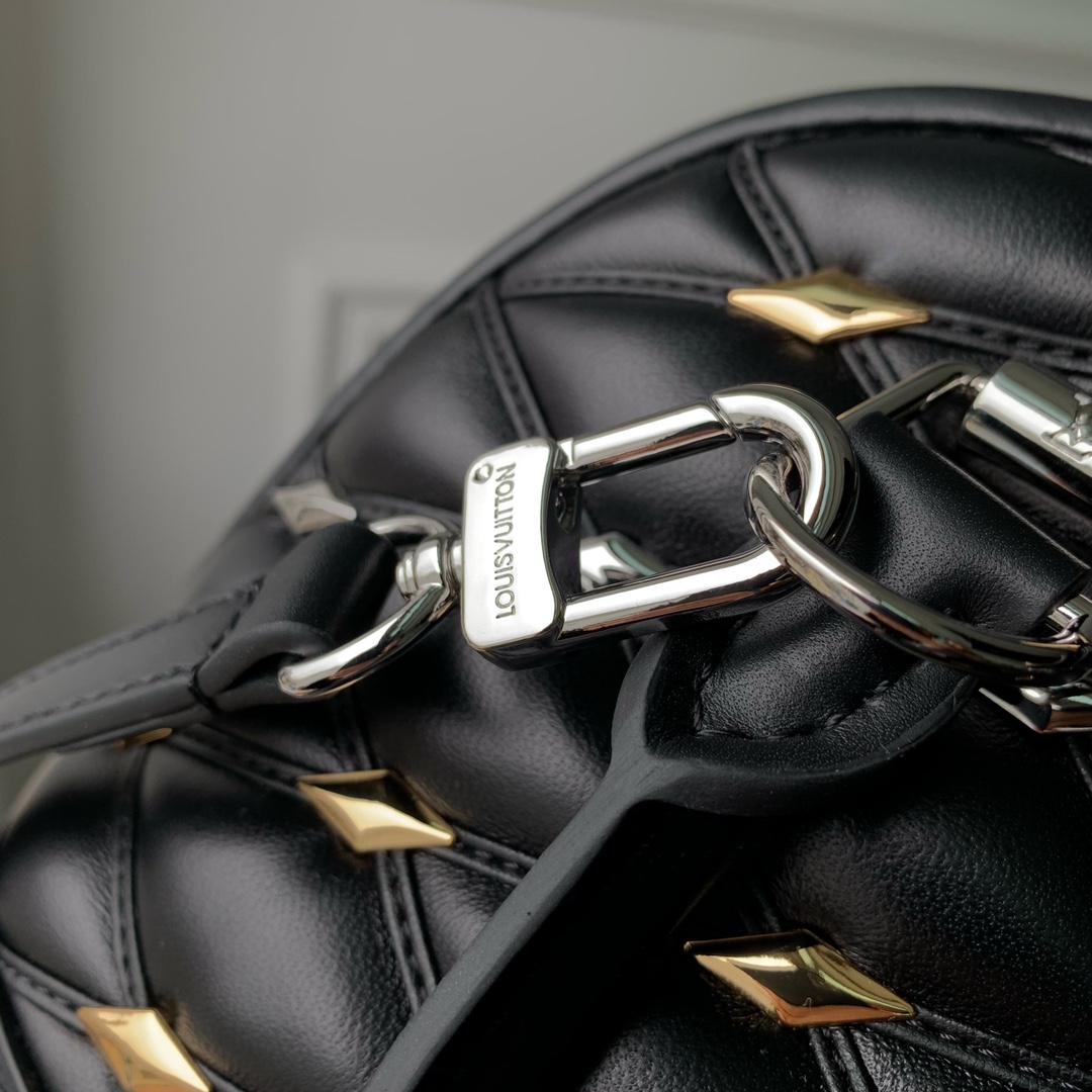 l**is V*t*n alma bb m24062-23.5 x 17.5 x 11.5cm