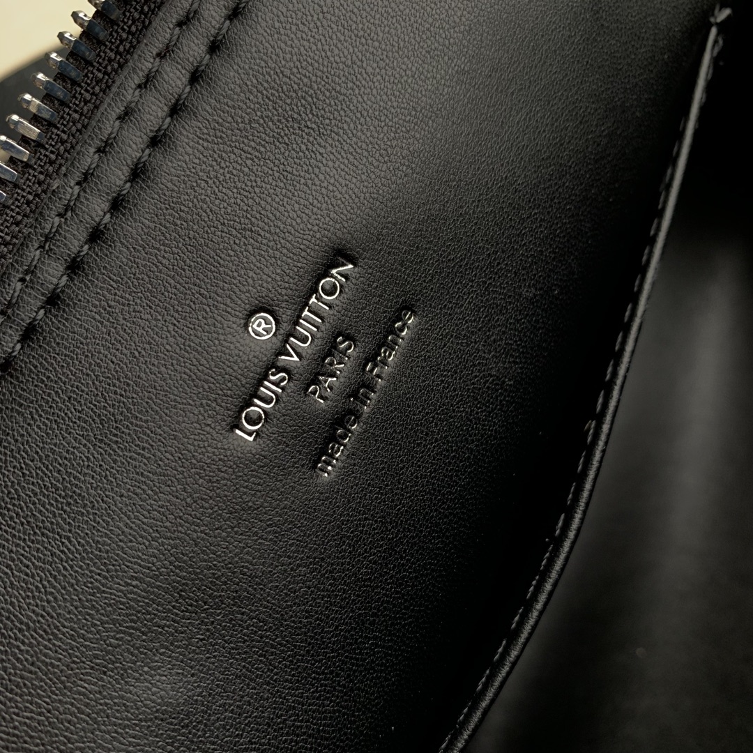 l**is V*t*n alma bb m24062-23.5 x 17.5 x 11.5cm