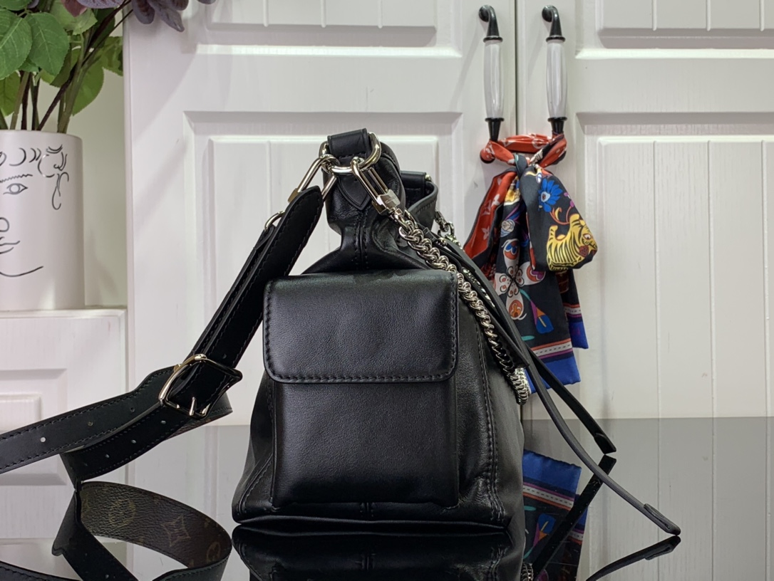 l**is V*t*n carryall cargo×33.5 x 23 x 15cm