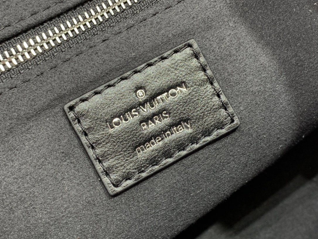 l**is V*t*n carryall cargo×33.5 x 23 x 15cm