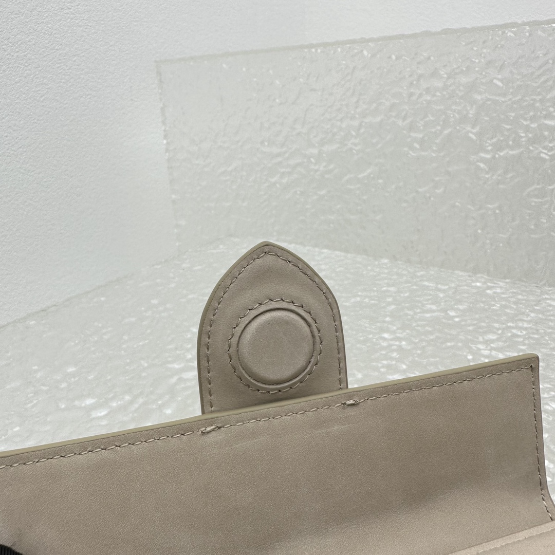 Jacquemus Small Bamnino Bag-18x6x7CM