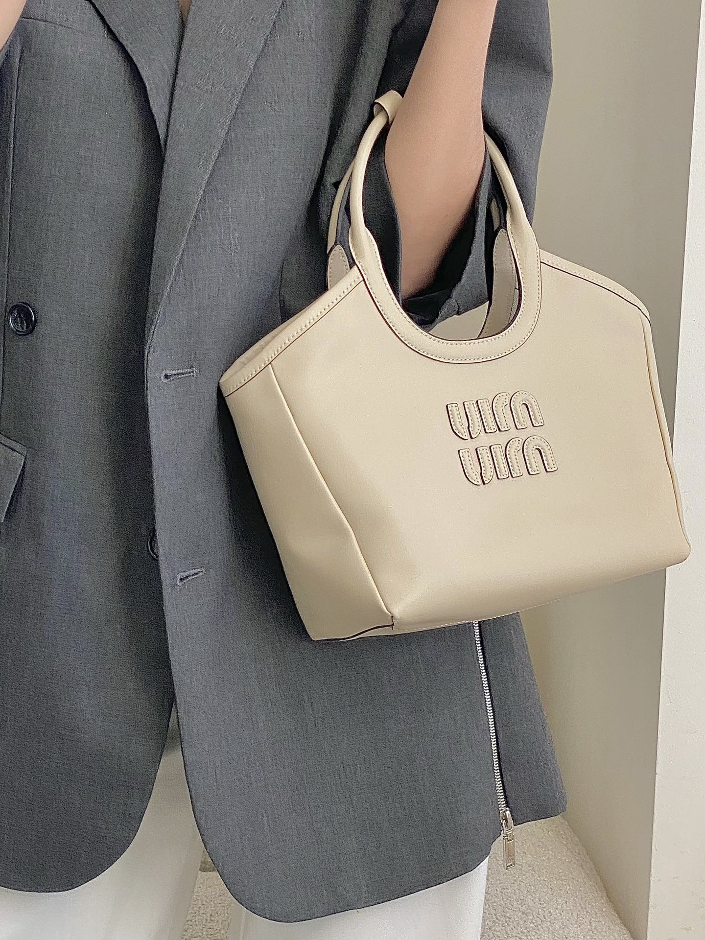 MiuMiu Tote-40×39×18CM