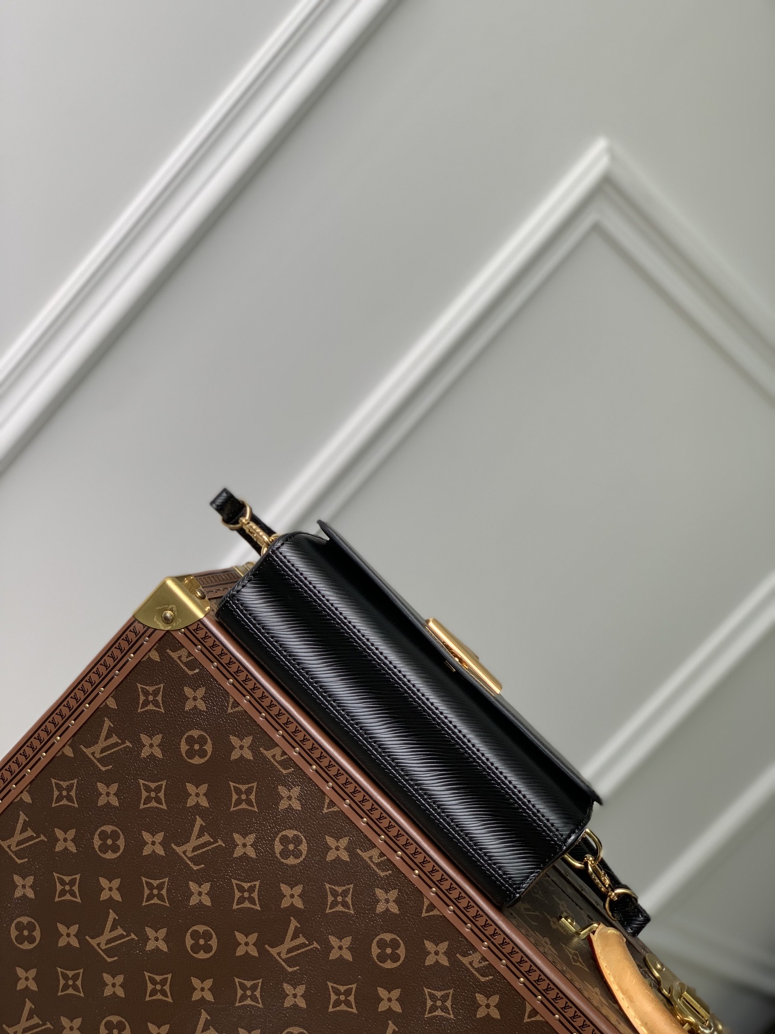 l**is V*t*n twist west-m24550-23.5*12*7cm