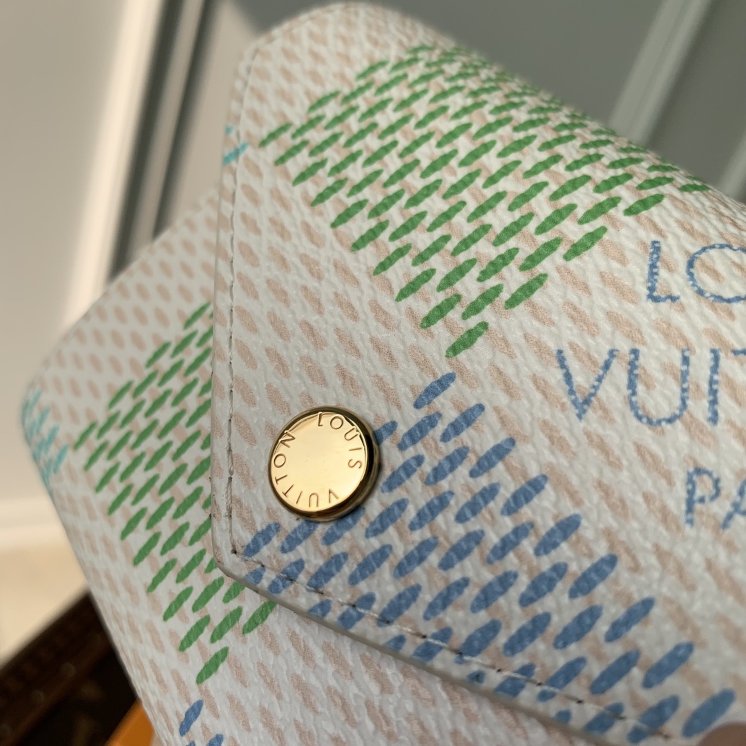 l**is V*t*n wallet-n40750-12x9.5 x1.5cm