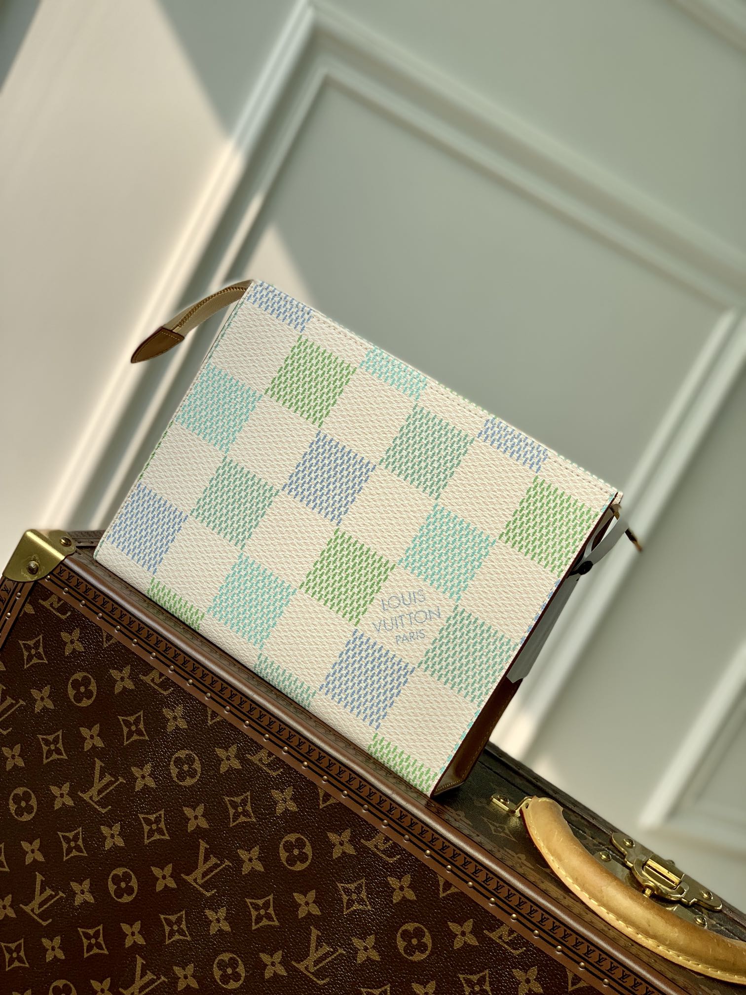 l**is V*t*n pochette accessoires-26x20cm