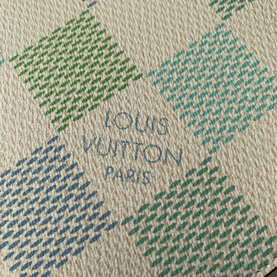 l**is V*t*n pochette accessoires-26x20cm