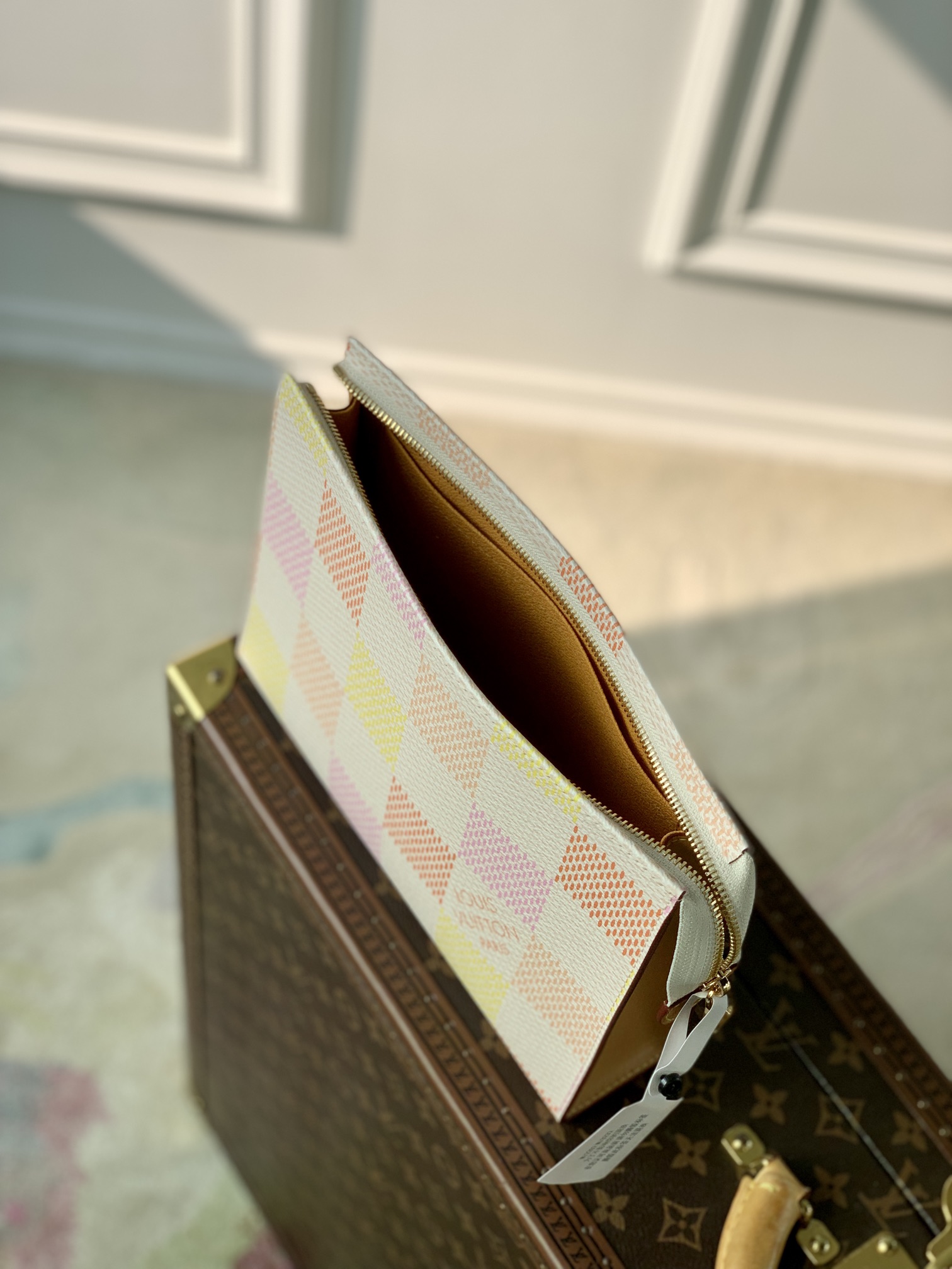 l**is V*t*n pochette accessoires-26x20cm