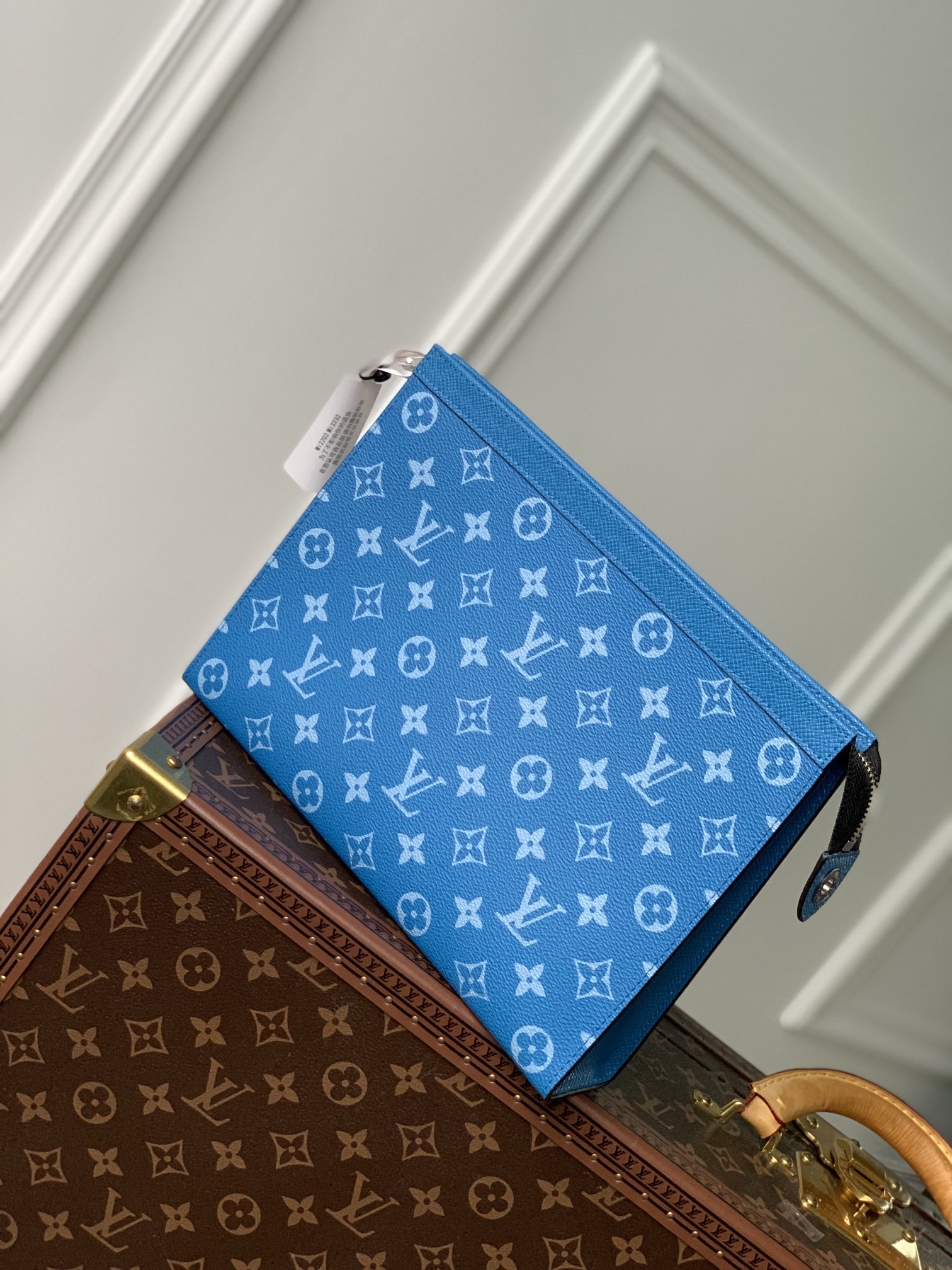 l**is V*t*n pochette accessoires-26x20cm