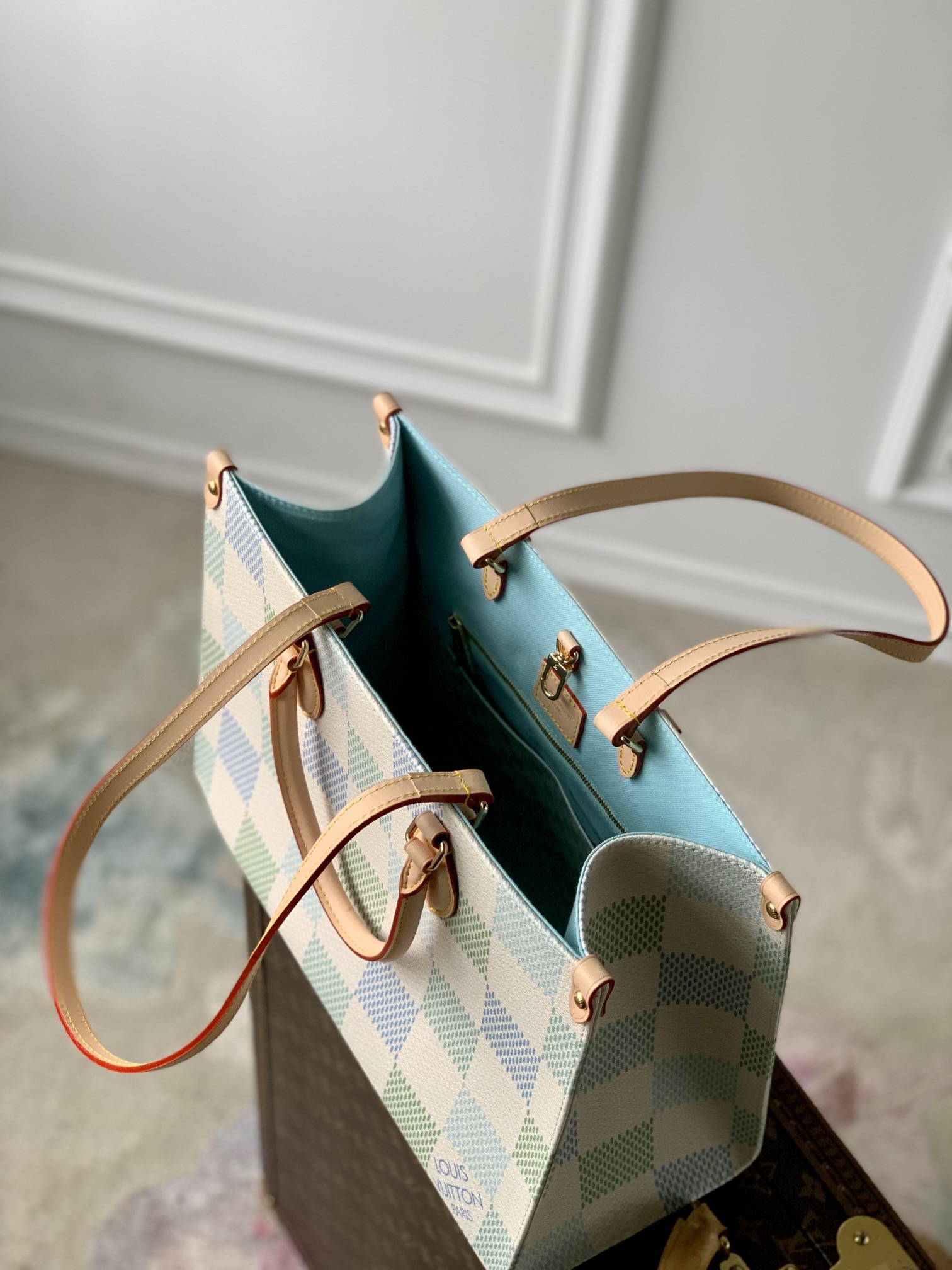 l**is V*t*n onthego handbag-35*27*14cm