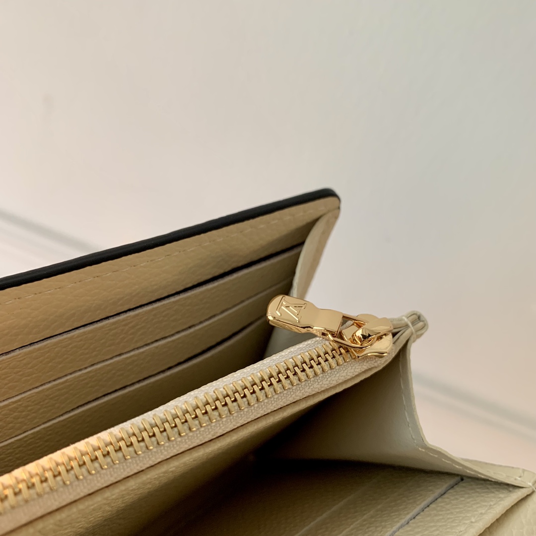 l**is V*t*n wallet-19*11*3cm