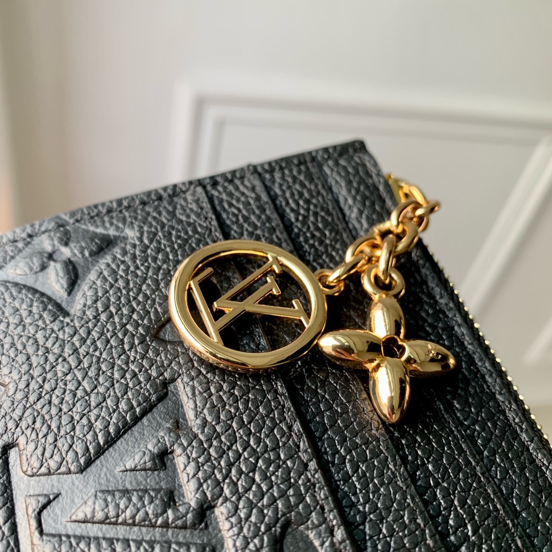 l**is V*t*n wallet-10 x 8.5 x 0.4 cm