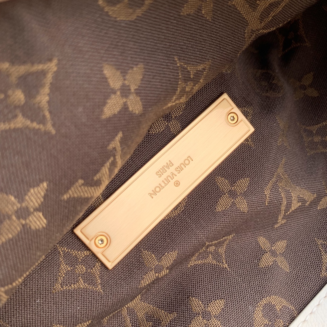 l**is V*t*n dauphine soft -24*17*9cm