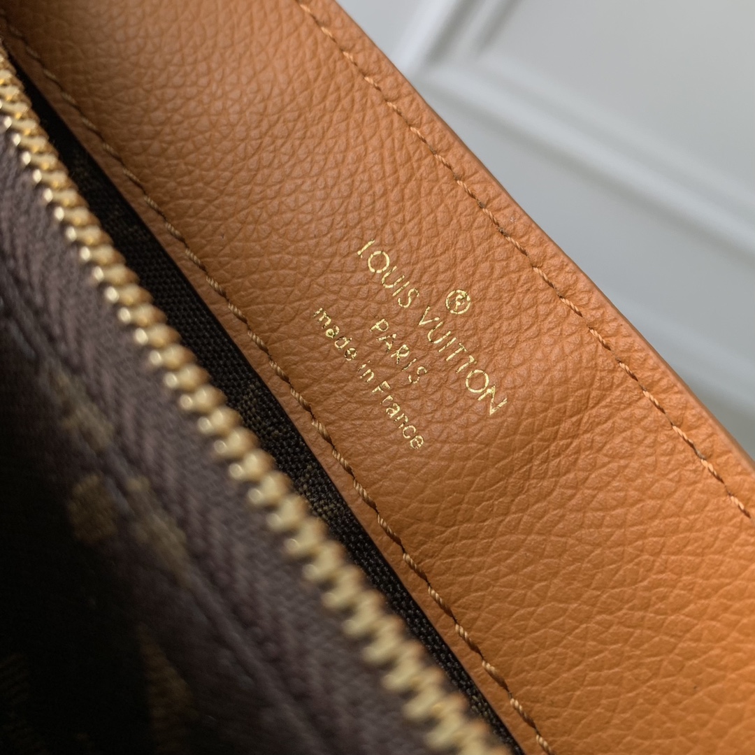 l**is V*t*n dauphine soft -24*17*9cm