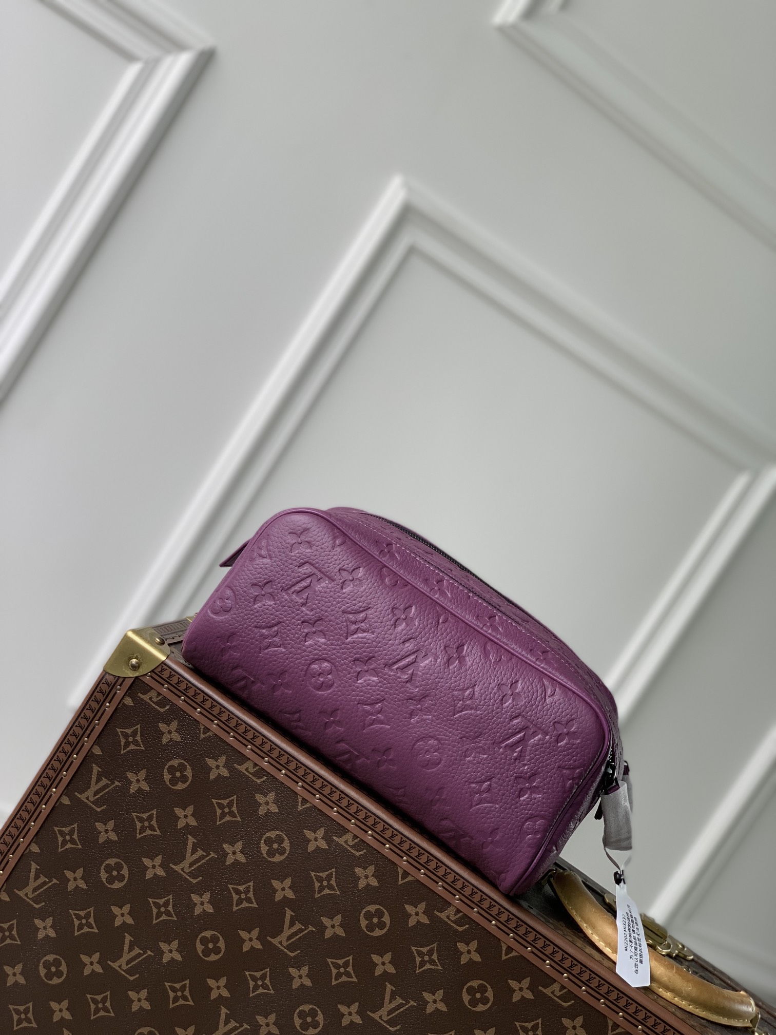 l**is V*t*n locker dopp kit pouch -28 x 15 x 16.5cm