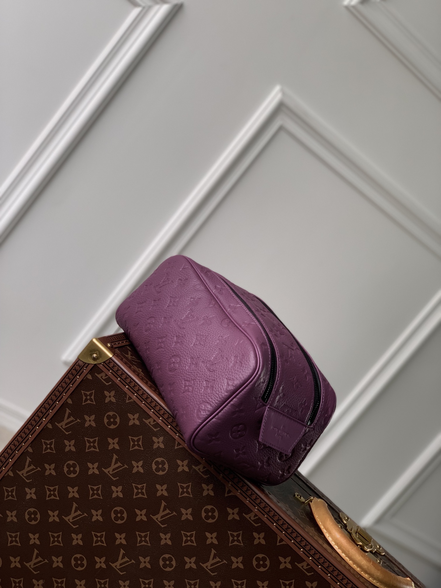 l**is V*t*n locker dopp kit pouch -28 x 15 x 16.5cm