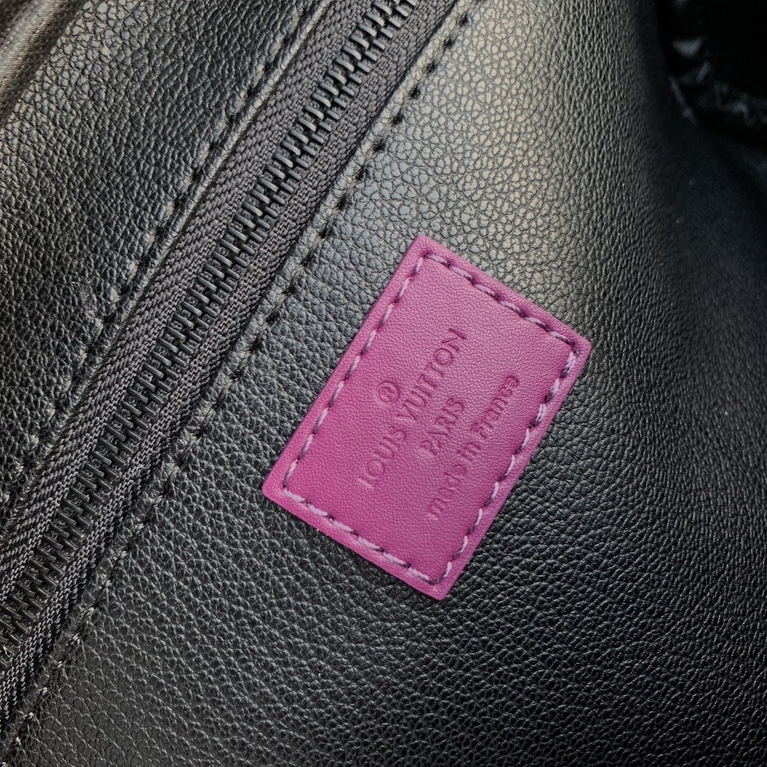 l**is V*t*n locker dopp kit pouch -28 x 15 x 16.5cm