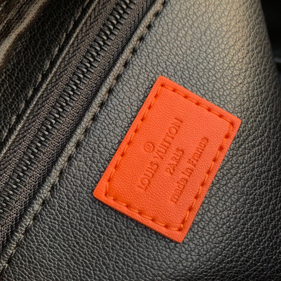 l**is V*t*n locker dopp kit pouch -28 x 15 x 16.5cm