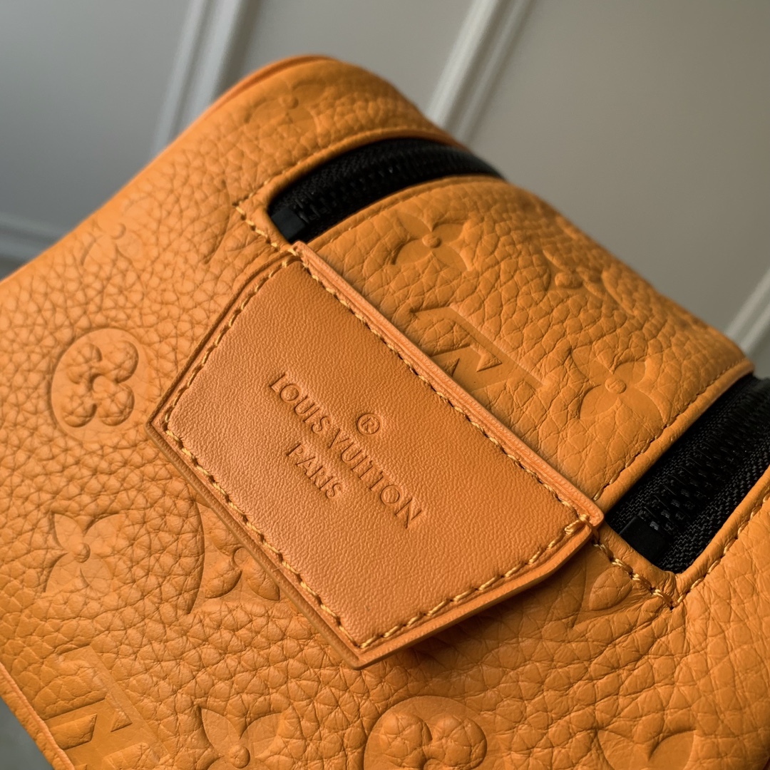 l**is V*t*n locker dopp kit pouch -28 x 15 x 16.5cm