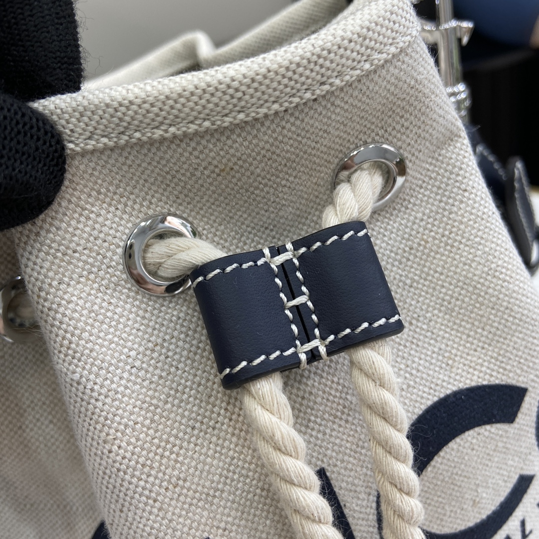 G*u*i backpack-16*21*11cm