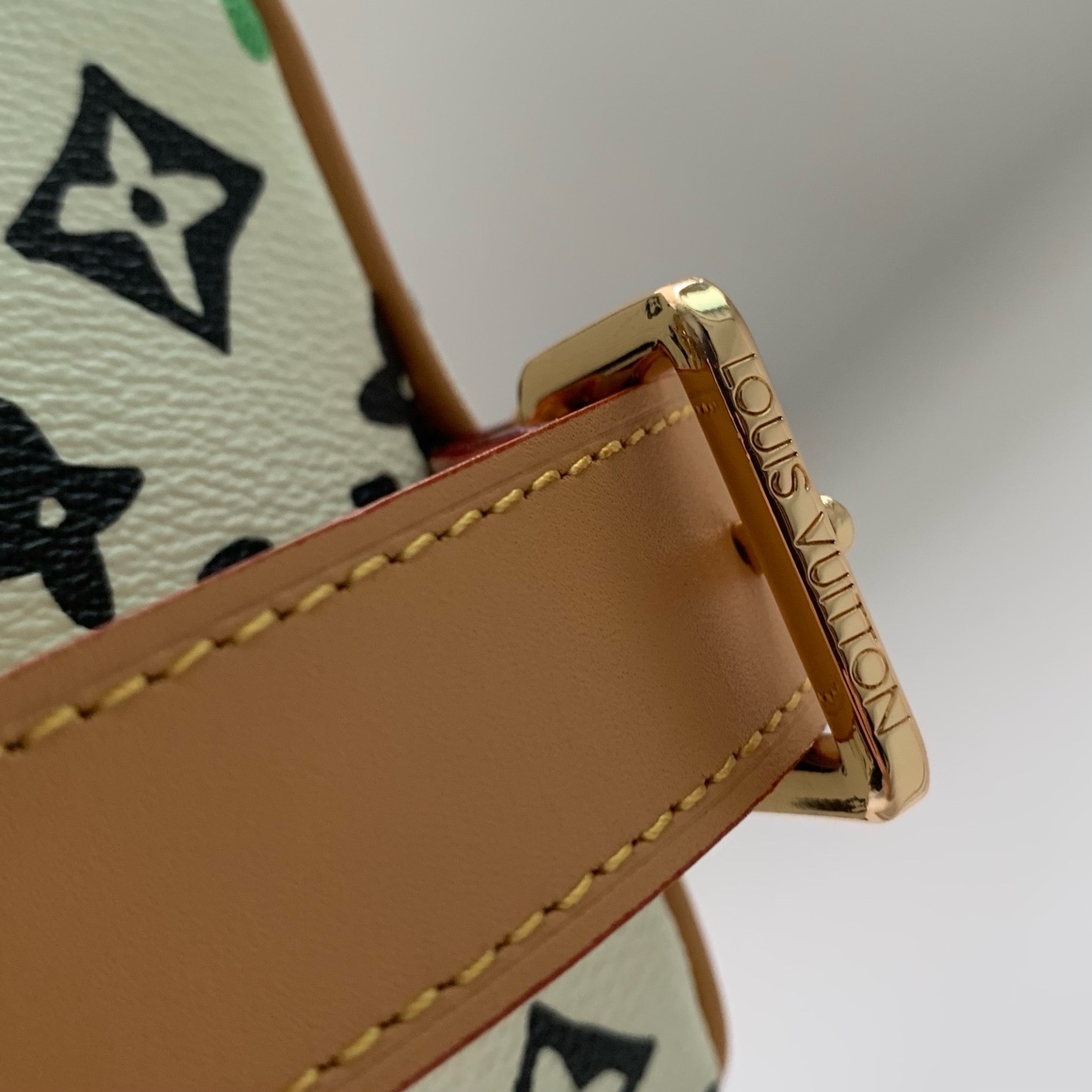 l**is V*t*n monogram craggy pouch-23*13*12cm