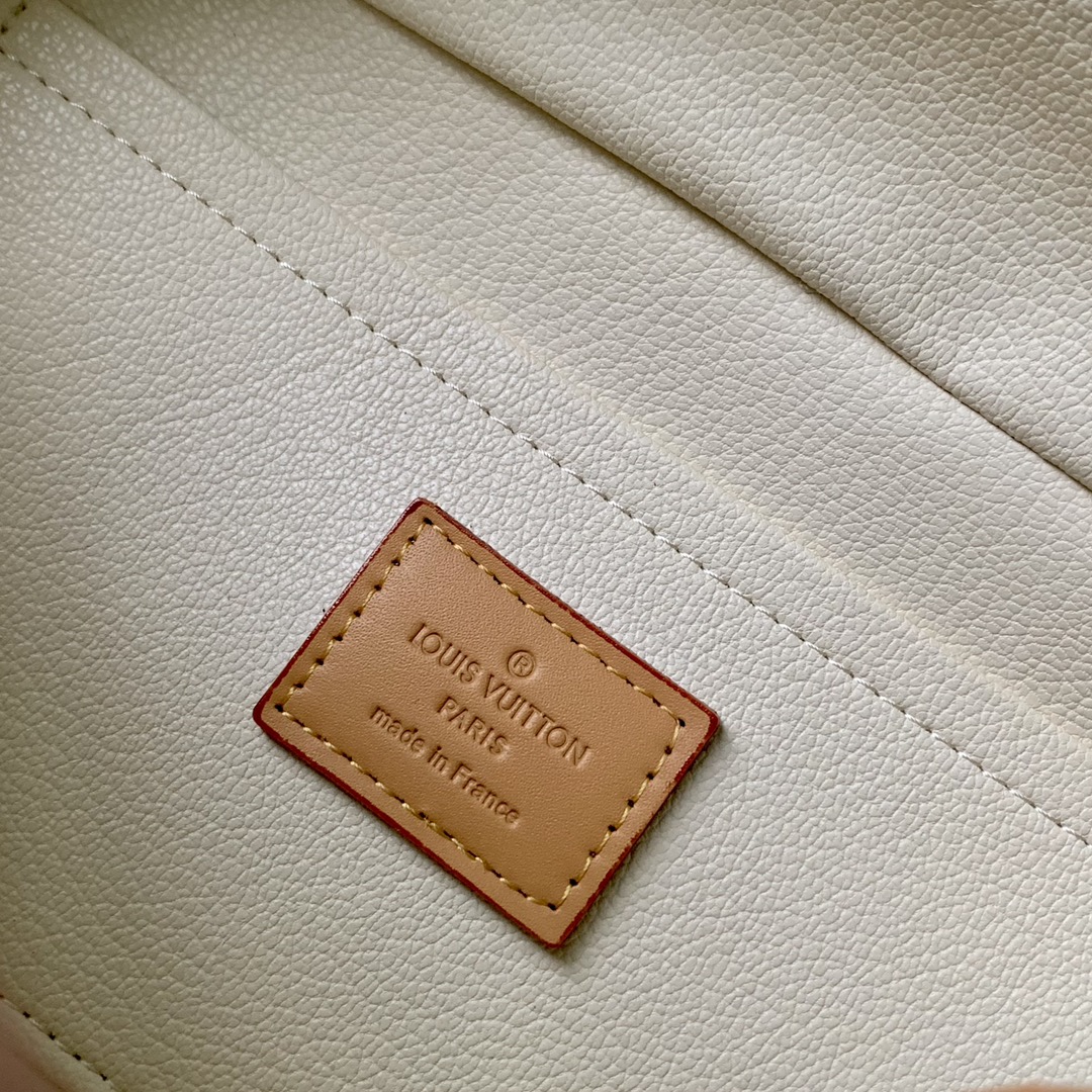 l**is V*t*n monogram craggy pouch-23*13*12cm