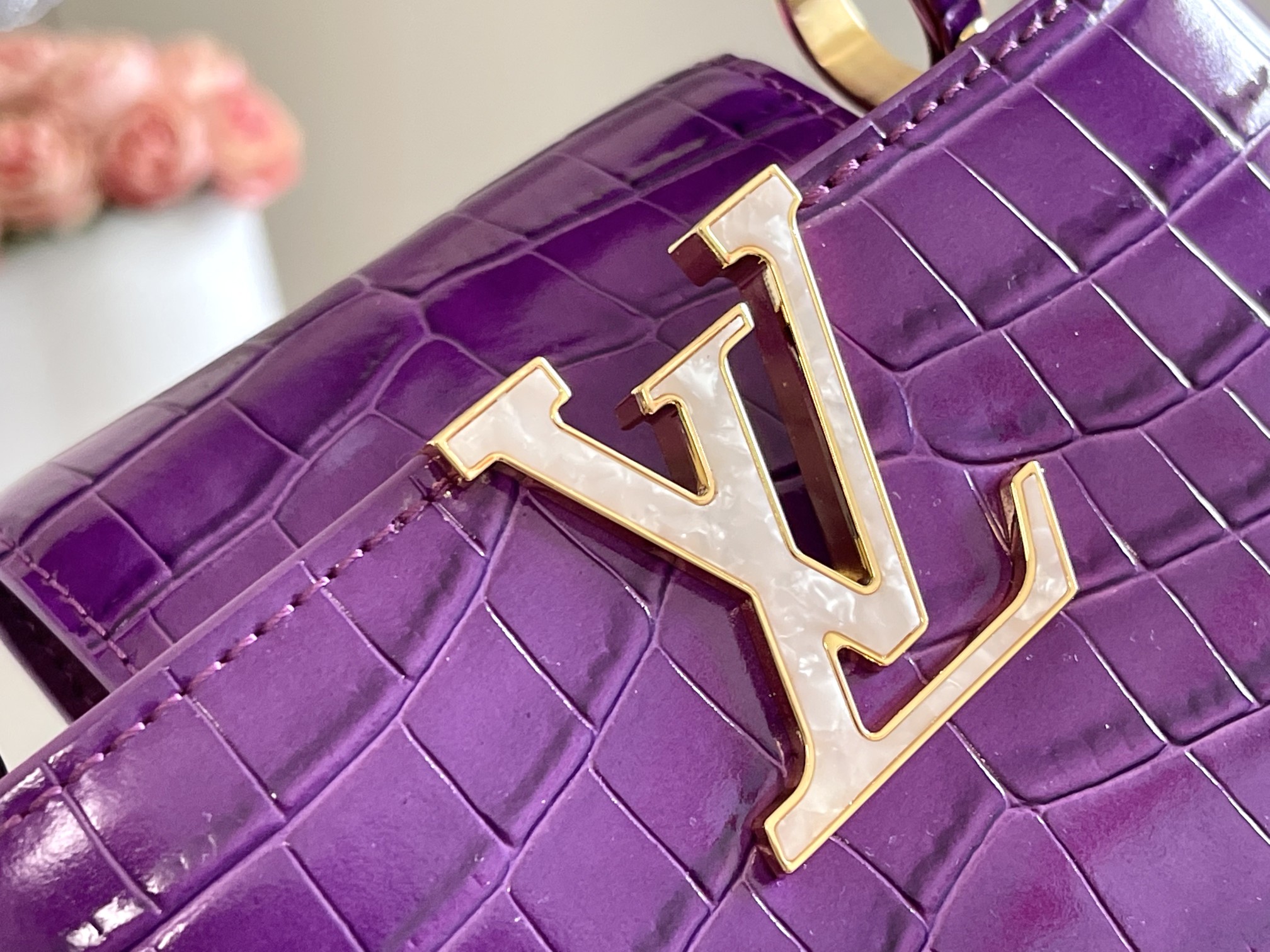 l**is V*t*n capucines handlebag