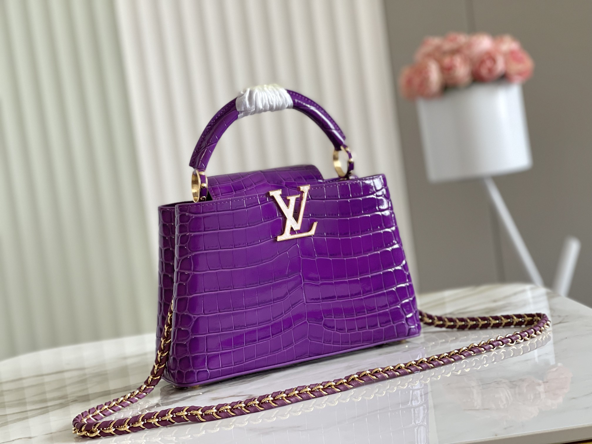 l**is V*t*n capucines handlebag