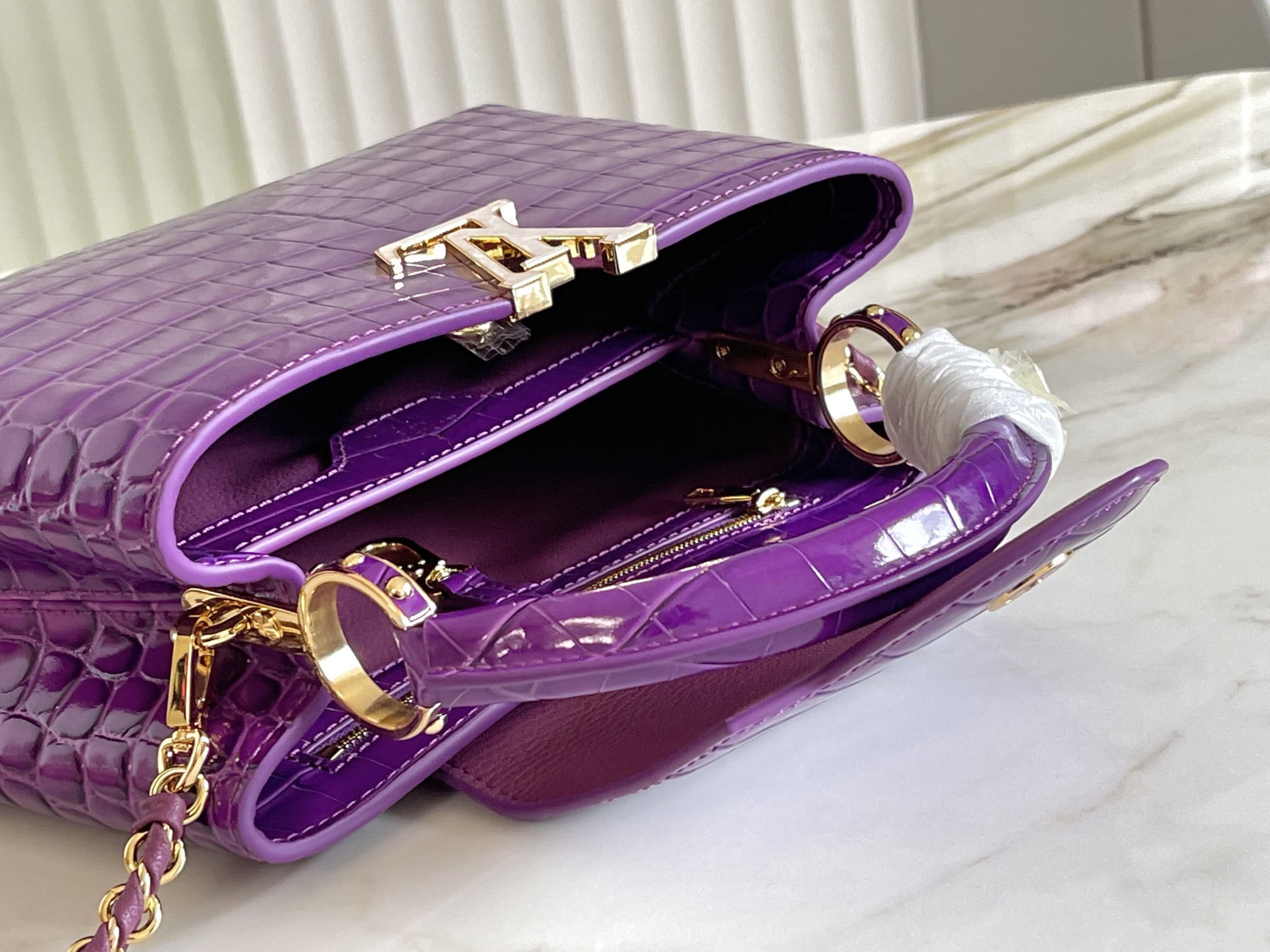 l**is V*t*n capucines handlebag