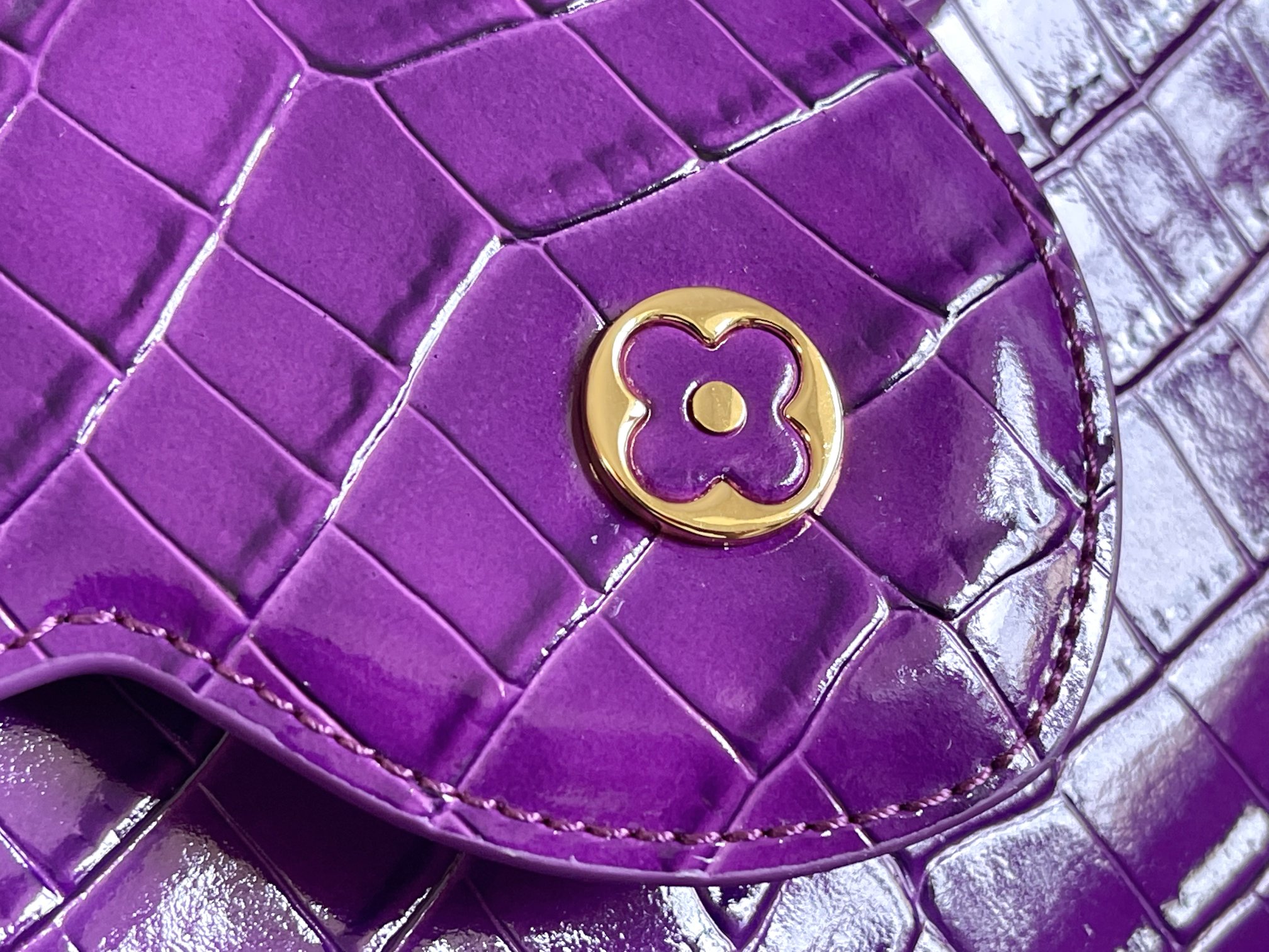 l**is V*t*n capucines handlebag