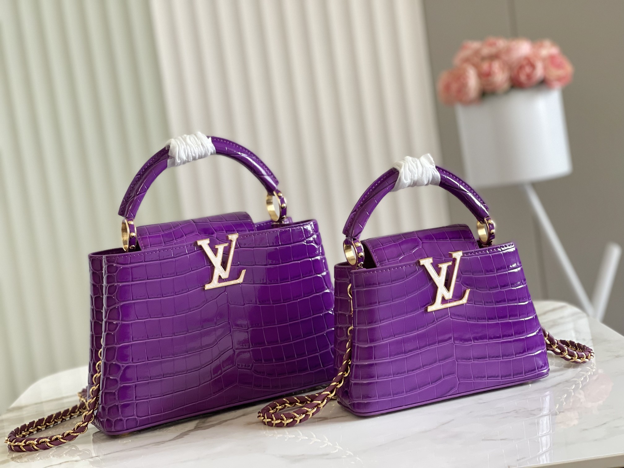 l**is V*t*n capucines handlebag