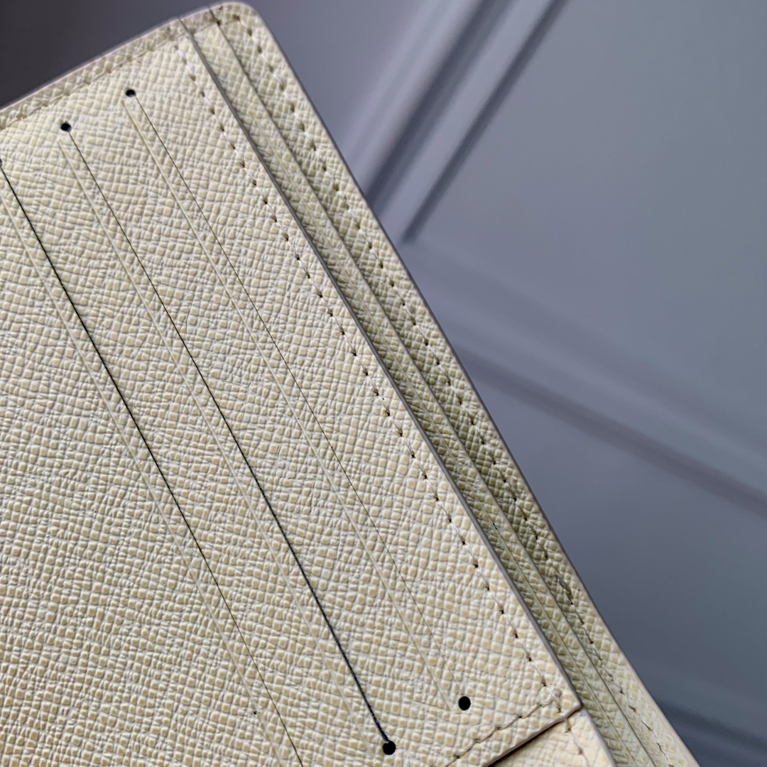 l**is V*t*n multiple wallet-m83334-11.5 x 9 x 1.5 cm