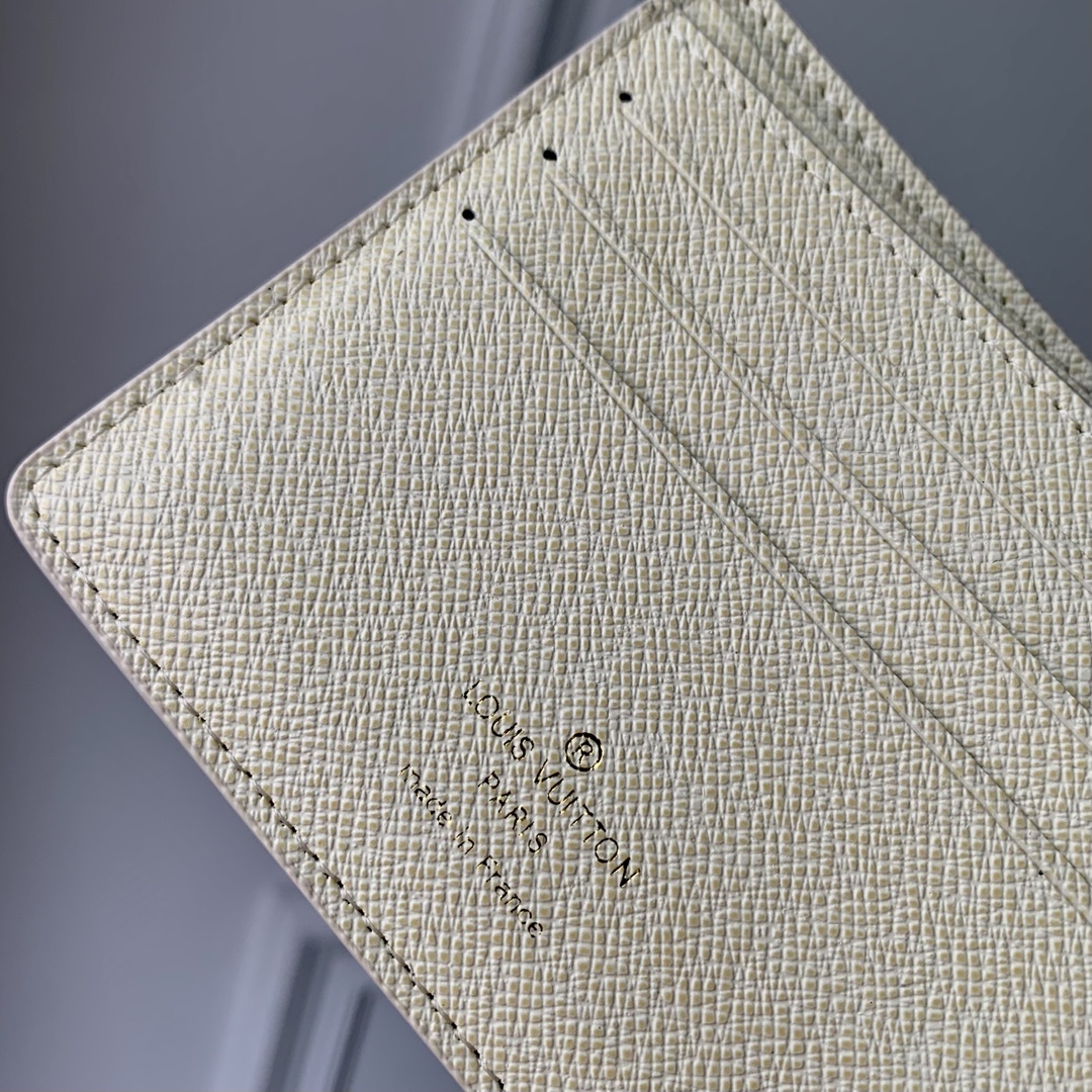 l**is V*t*n multiple wallet-m83334-11.5 x 9 x 1.5 cm