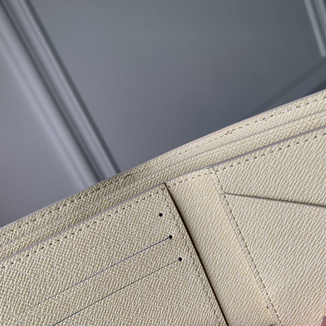 l**is V*t*n multiple wallet-m83334-11.5 x 9 x 1.5 cm